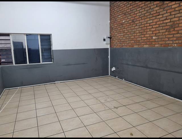 539M² WAREHOUSE TO LET IN VINTONIA